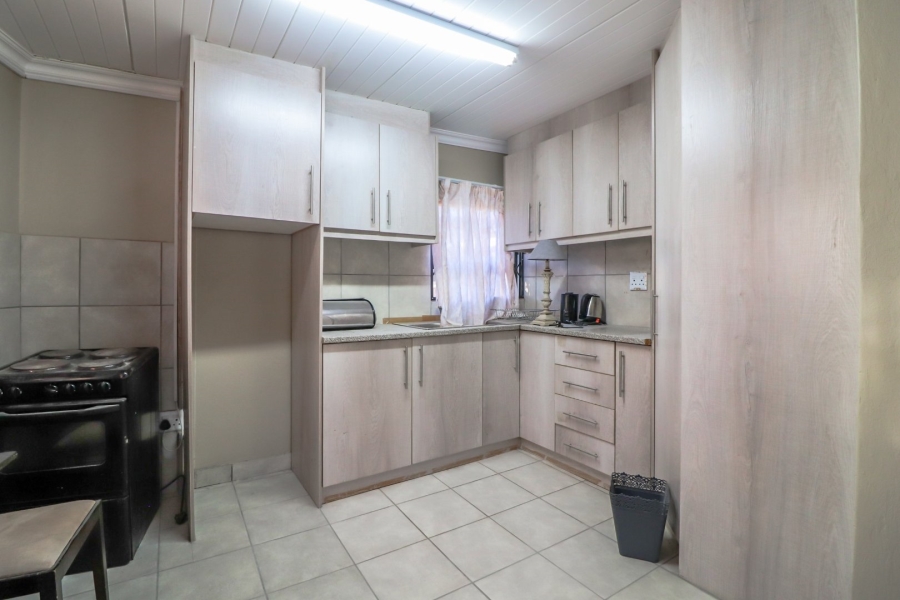 6 Bedroom Property for Sale in Heuwelsig Free State